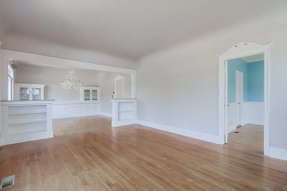 4 bed, 2.5 bath, 2469 sqft, $8,100 — Photo 4