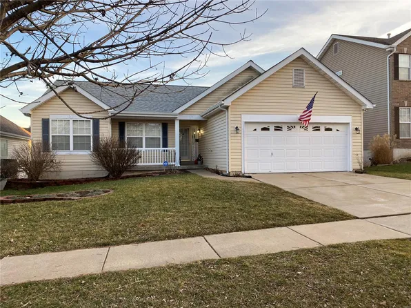 196 Roxbury Dr, O'Fallon, MO 63366