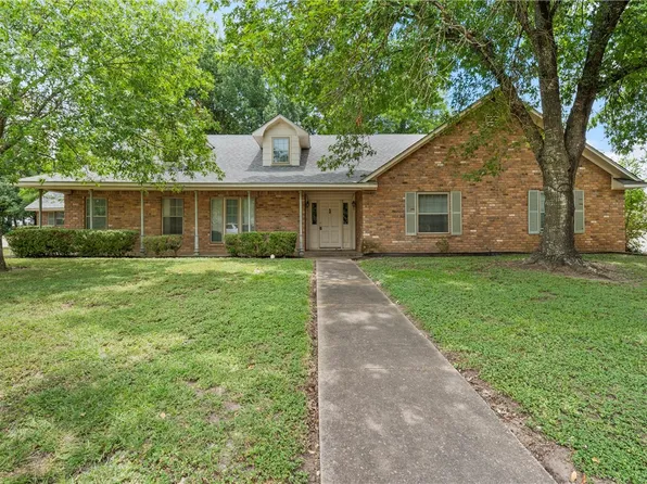626 E Royal Oaks Dr, Marlin, TX 76661