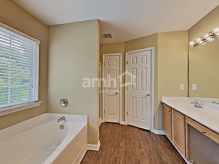2251 Monthemer Cv — Photo 13