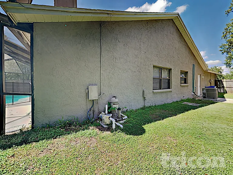 2025 Helm Ln — Photo 23