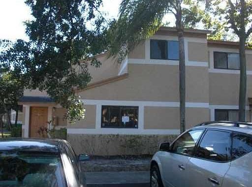 1st image of 214 Palm Cir E