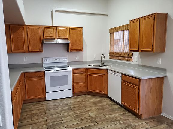 4th image of 8329 W Columbine Dr