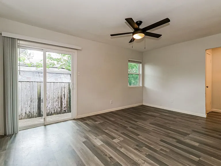 6710 Wentworth Dr — Photo 4