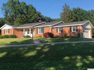 224 Country Ln, Quincy, IL 62305