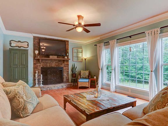3rd image of 6904 Sunnyview Dr