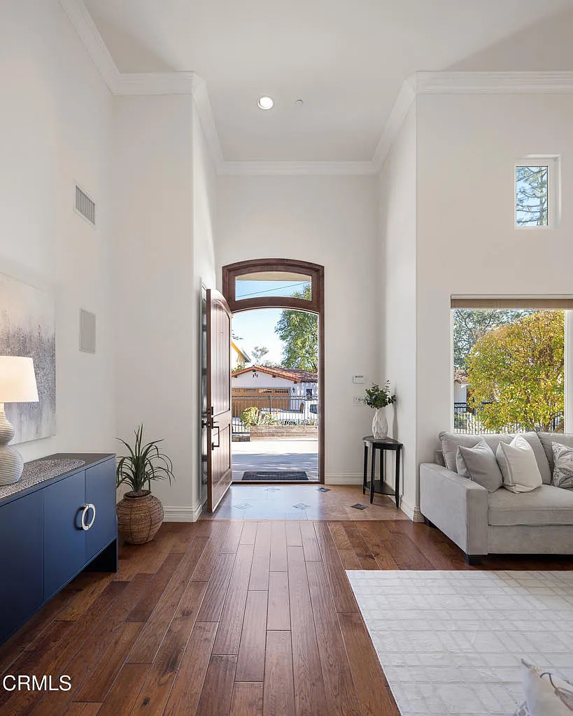 6 bed, 4.0 bath, 3402 sqft, $8,800 — Photo 4