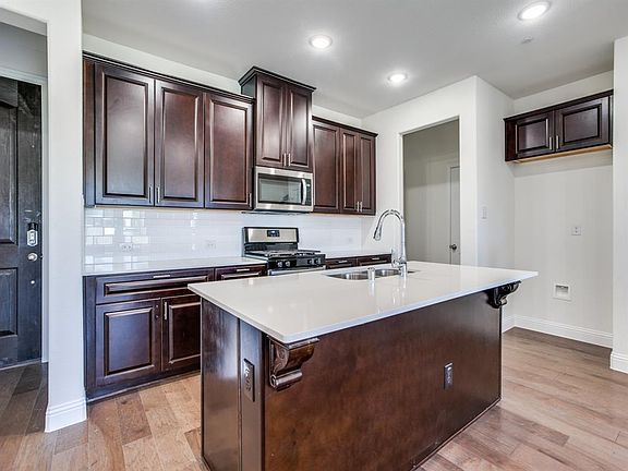 4th image of 4817 Pasadena Dr