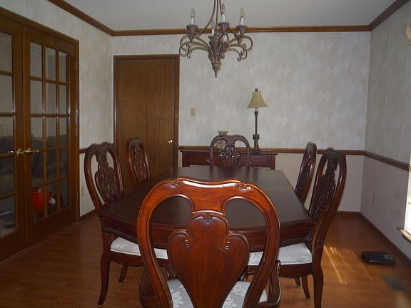Formal dining room 1