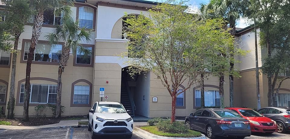 1st image of 17104 CARRINGTON PARK DRIVE #513