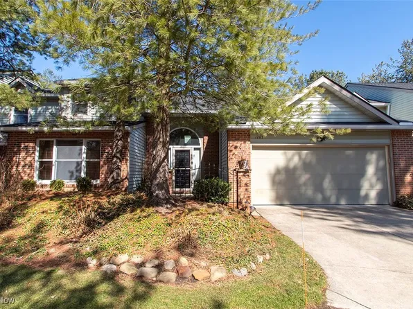 1765 Rock Hill Ln, Akron, OH 44313