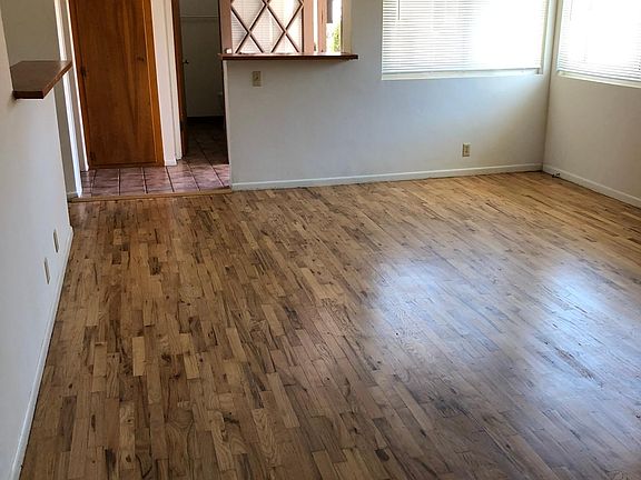 Living room to entry