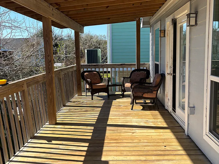 823 Hawthorne Rd — Photo 3