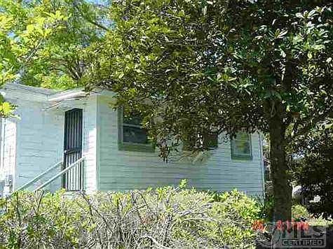 2nd image of 902 Griffin St