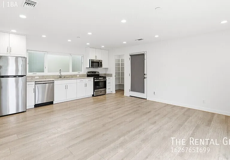 3245 Drew St #5 — Photo 1