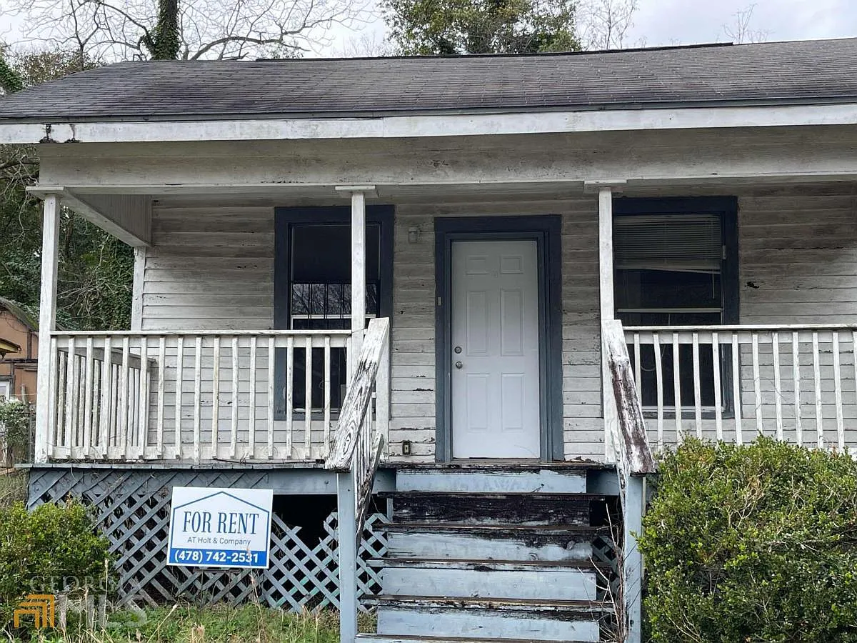 663 Bell Ave photo 1