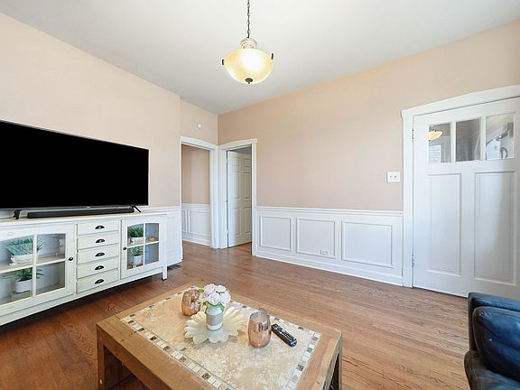 3rd image of 4220 Home Ave
