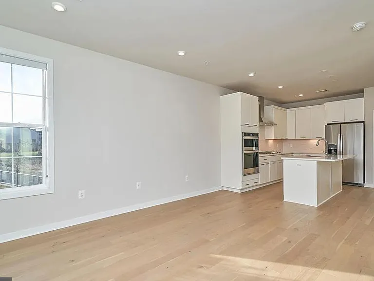 43522 Centergate Dr — Photo 4