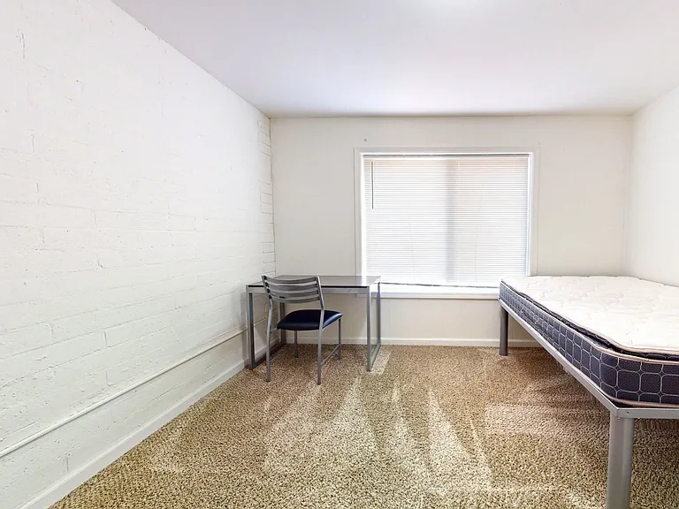 204 E Clark St — Photo 3