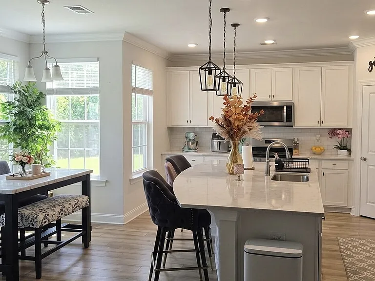 610 S Pointe Blvd — Photo 2