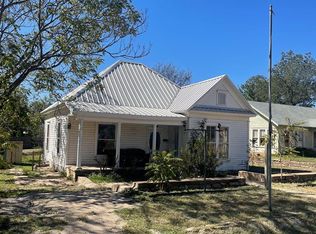 305 N 6th St, Ballinger, TX 76821