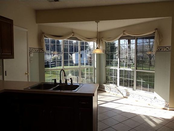 Breakfast nook w/ windows