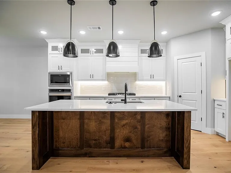 7843 Range Ave — Photo 9