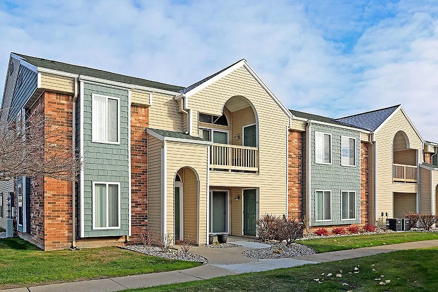 LAKE VILLAGE APARTMENTS — Photo 3