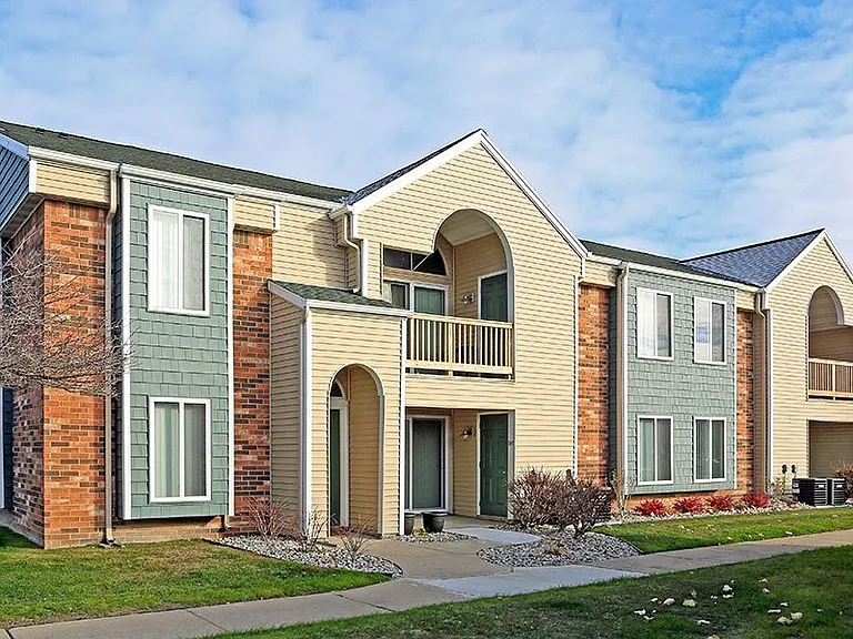 LAKE VILLAGE APARTMENTS — Photo 3