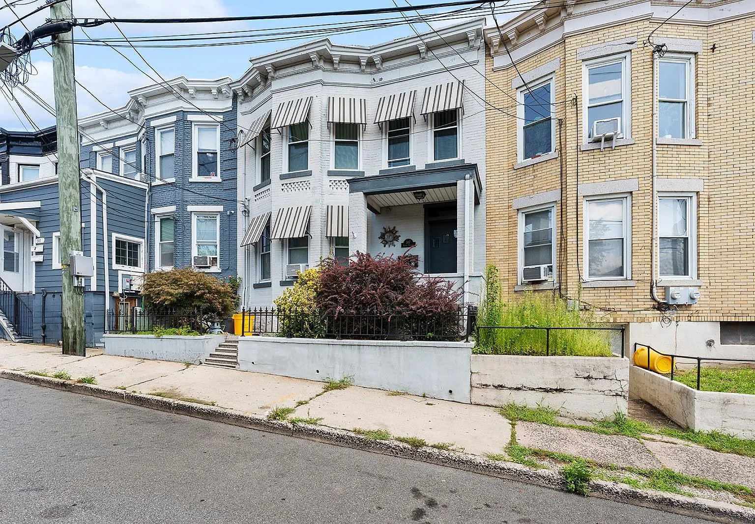 2 bed, 1.0 bath, 900 sqft, $2,300 — Photo 2