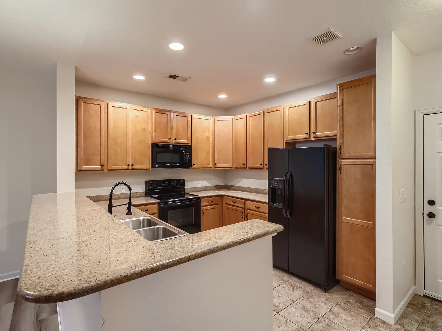 2 bed, 2.5 bath, 1370 sqft, $2,450 — Photo 1