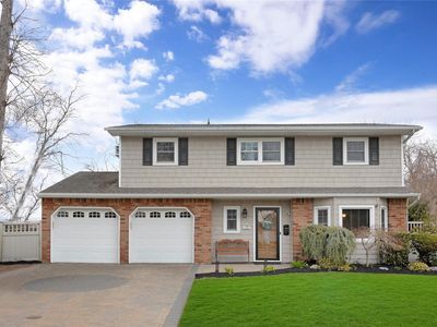 4 Brooktree Circle, Lindenhurst, NY, 11757