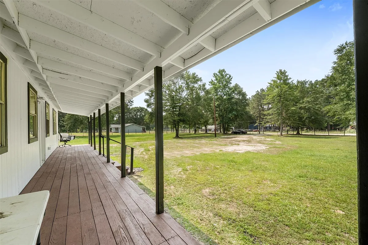 Building Photo - 541 Trails End Dr