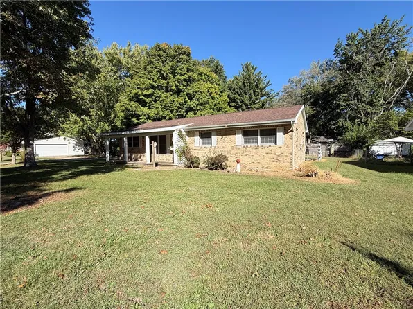 104 E Cedar St, Ashmore, IL 61912