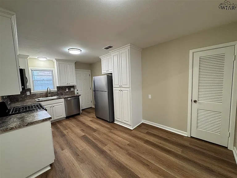 1681 Speedway Ave — Photo 4
