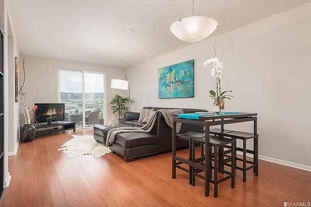 Living room (view 2) - we have a much larger dining table than depicted here.
