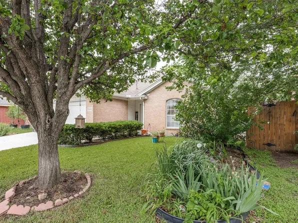 7429 Creekfall Dr, Fort Worth, TX 76137