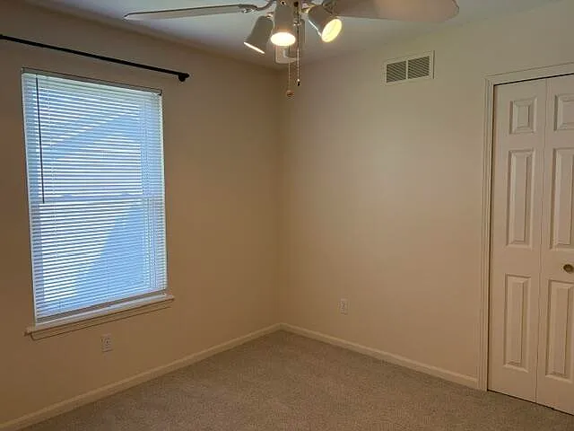 328 N Pointe Dr — Photo 18