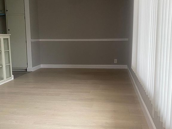 3rd image of 1847 N Kingsley Dr #27