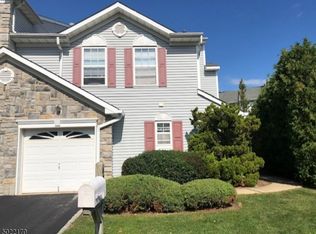 40 Chimney Ct, Laurence Harbor, NJ 08879