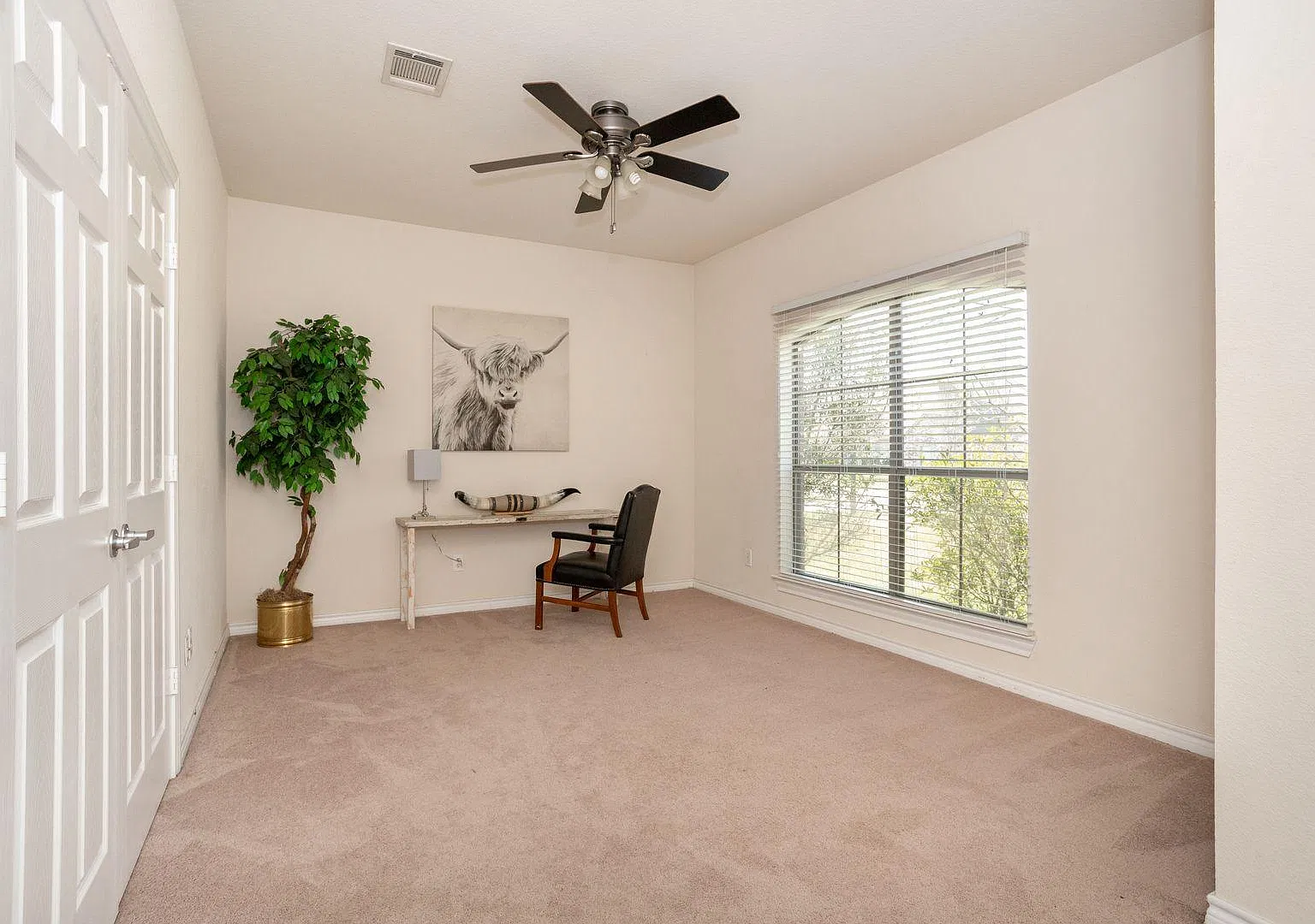 4 bed, 2300 sqft, $2,200 — Photo 2