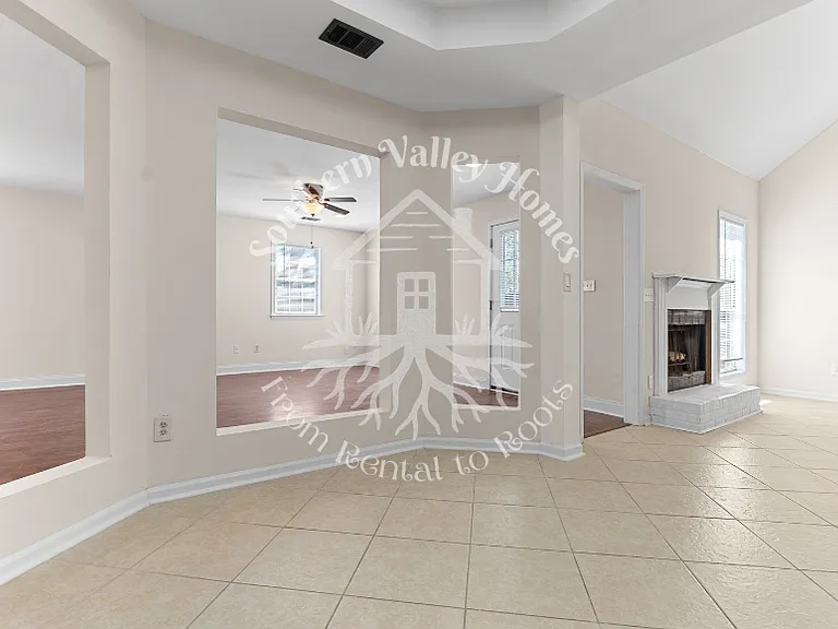 102 Duxbury Ct — Photo 11