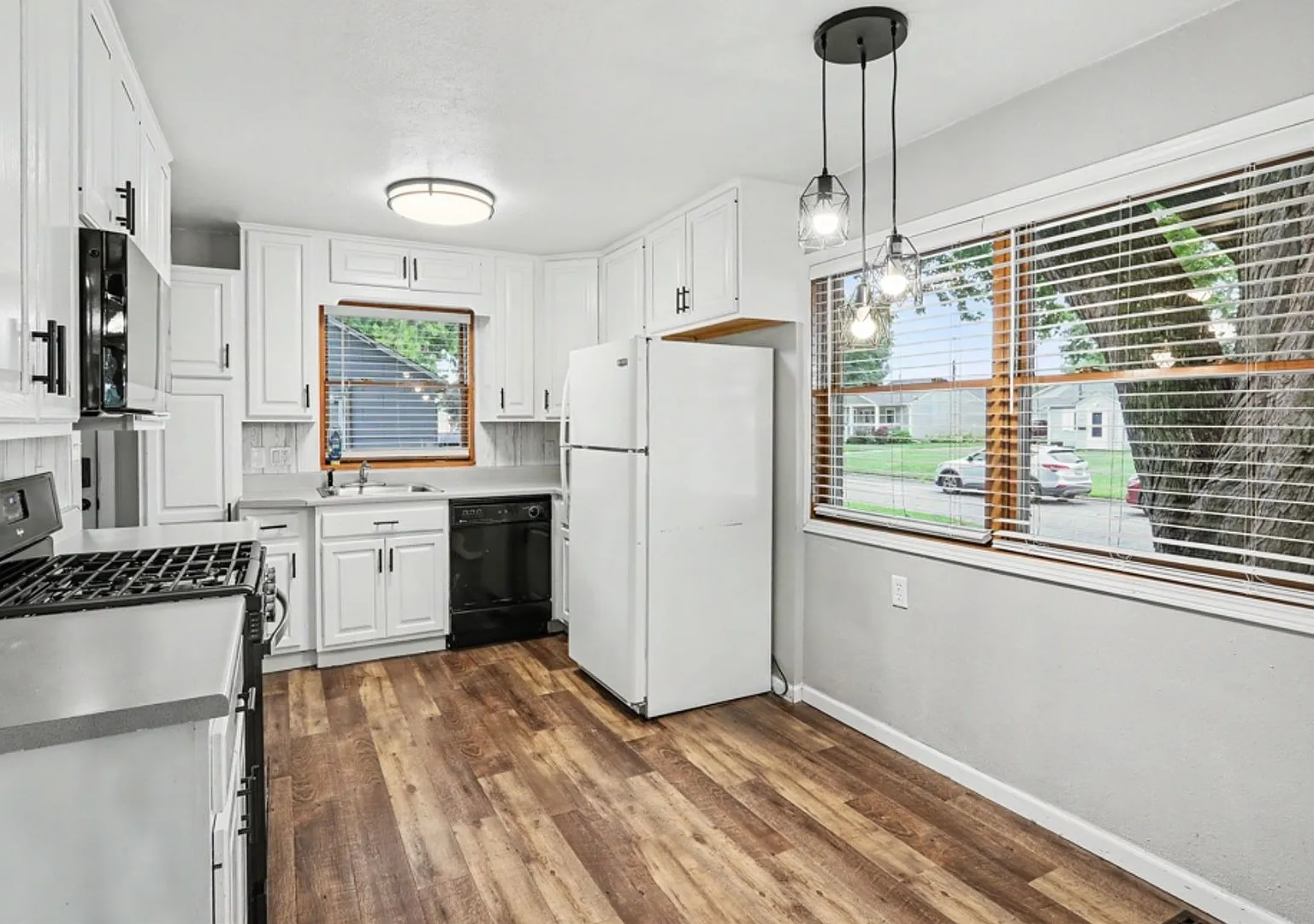 Rent: $1300; 2 beds — Photo 4