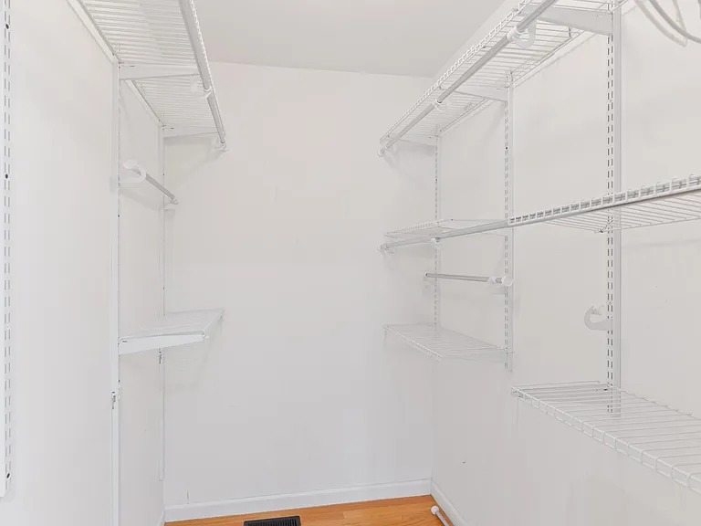 260 Custer Ave #2 — Photo 11