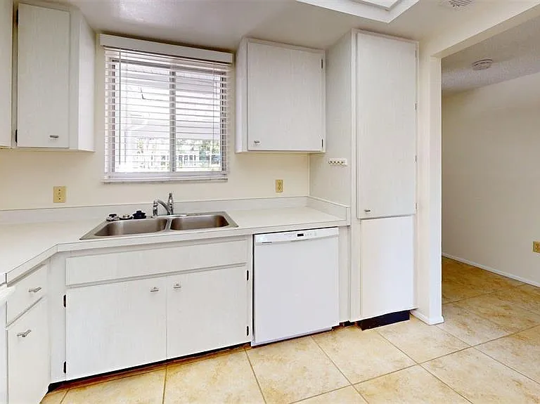 1213 Glen Oaks Dr E — Photo 15