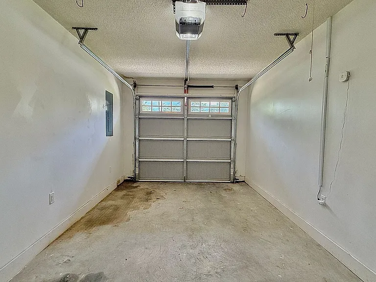 337 NE Sheila Dr — Photo 28