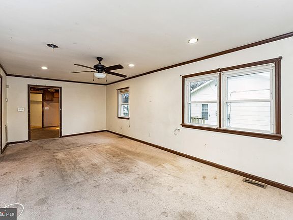 3rd image of 123 Archer St