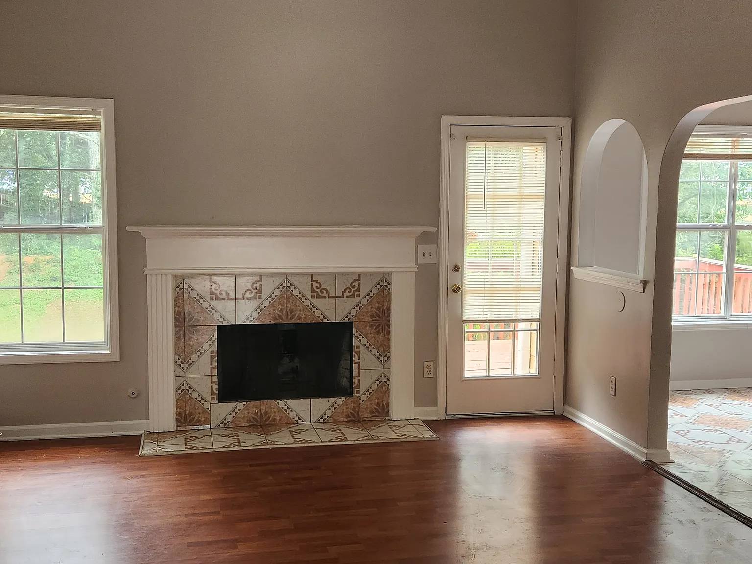 4 bed, 2348 sqft, $2,500 — Photo 3
