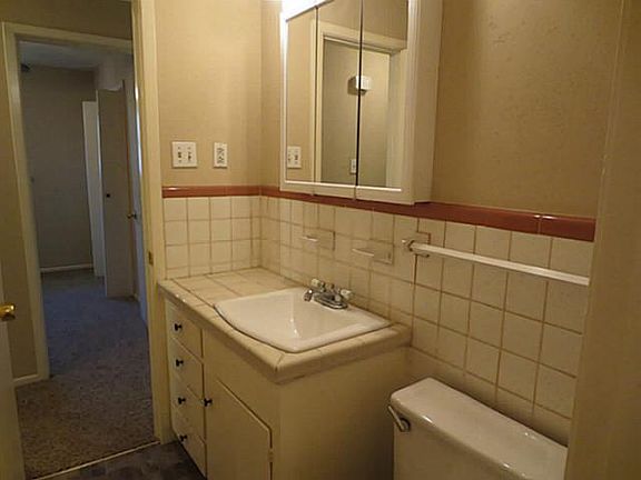 5th image of 848 N Crosby Ave