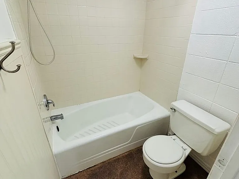 904 Brightwood Manor Dr #4 — Photo 2